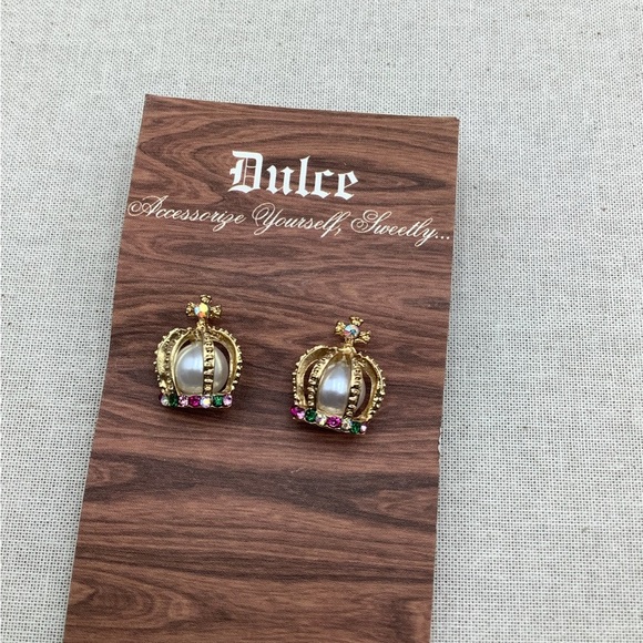 🎄🎄Pretty Crown Pierced  Earrings by Dulce - Picture 2 of 2